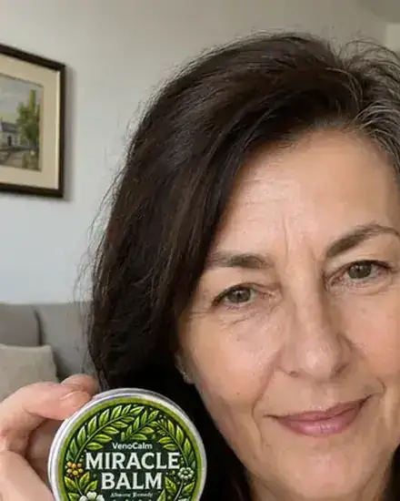 Elena V. cu borcanul de VenoCalm